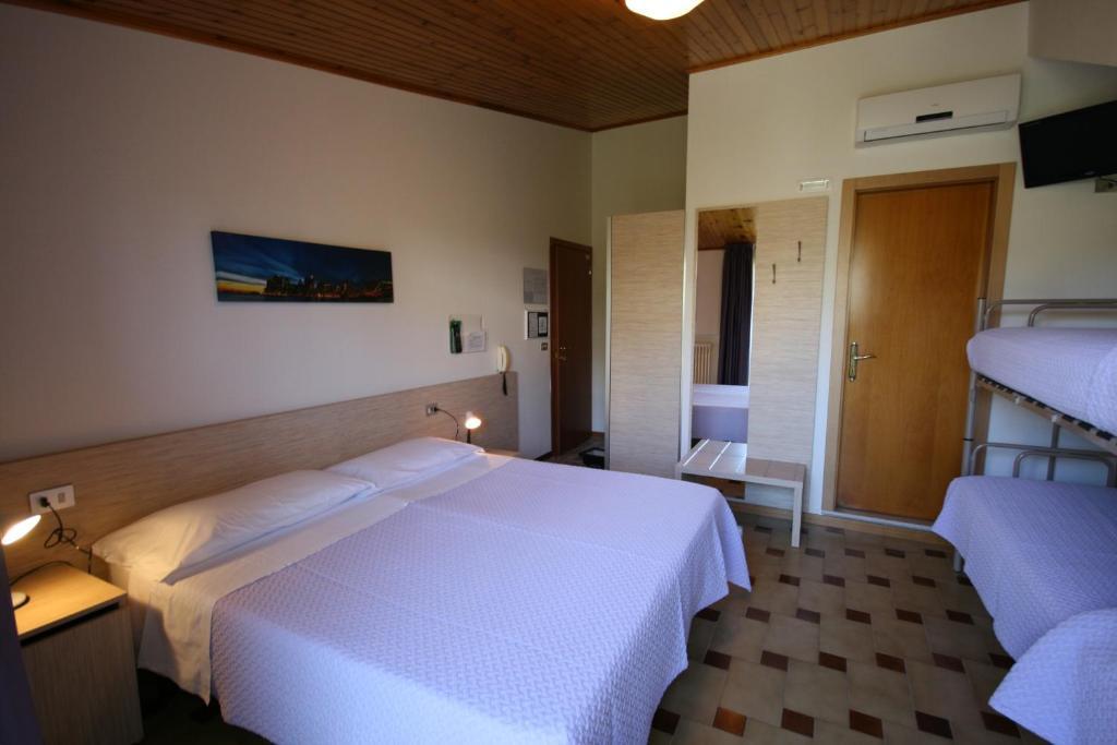 Albergo Centopini Gemmano Phòng bức ảnh