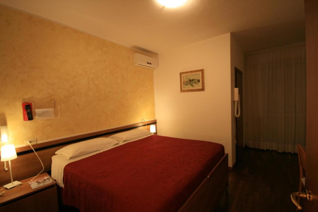 Albergo Centopini Gemmano Phòng bức ảnh